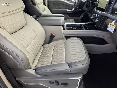 New 2026 Ford F450 Platinum w/ Platinum Plus Package image 18