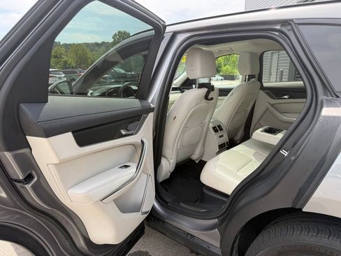 Used 2022 Jaguar F-PACE S AWD/4WD image 19