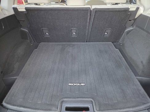 Used 2023 Nissan Rogue SV image 18