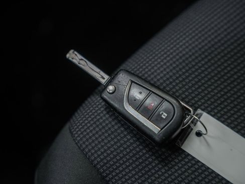 Used 2021 Toyota RAV4 LE image 46