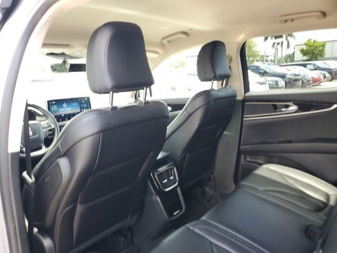 Certified 2023 Lincoln Nautilus AWD image 9