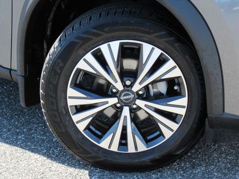 Used 2023 Nissan Rogue SV w/ SV Premium B Package image 3