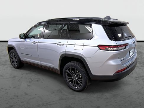 New 2025 Jeep Grand Cherokee L Limited w/ Trailer Tow Package image 2