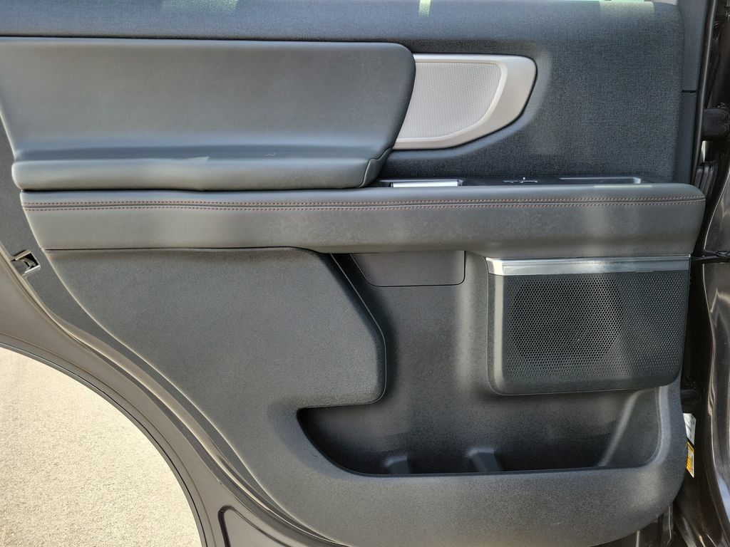 Used 2025 Ford Expedition Active RWD image 12
