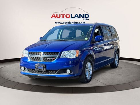 Used 2019 Dodge Grand Caravan SXT image 1