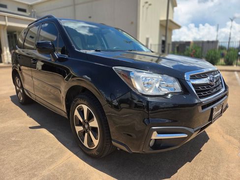 Used 2017 Subaru Forester 2.5i Limited AWD/4WD image 3