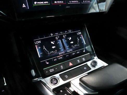 Used 2023 Audi e-tron Premium w/ Convenience Plus Package image 20