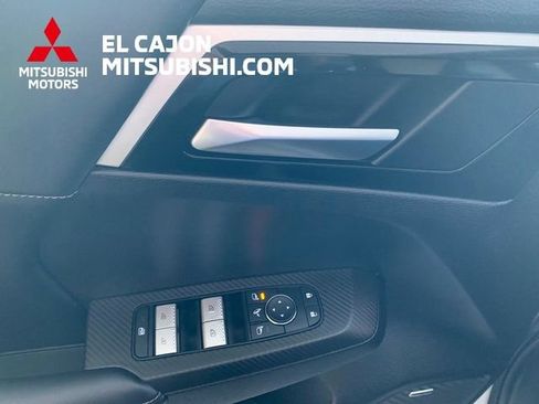 Used 2025 Mitsubishi Outlander AWD image 12