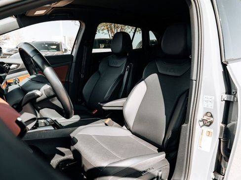 Used 2021 Volkswagen ID.4 Pro S w/ ID.4 Protection Package image 21