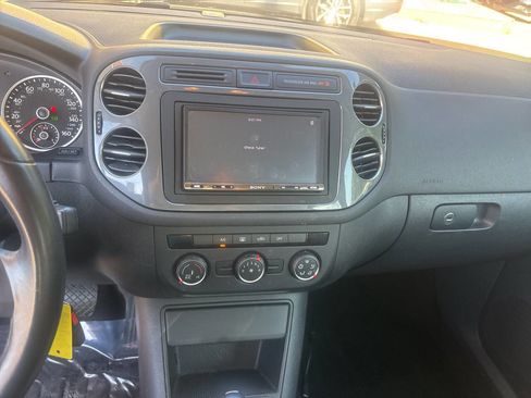 Used 2015 Volkswagen Tiguan SEL image 12