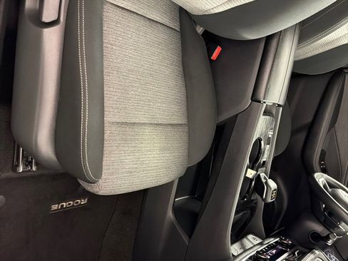 Used 2023 Nissan Rogue SV image 25