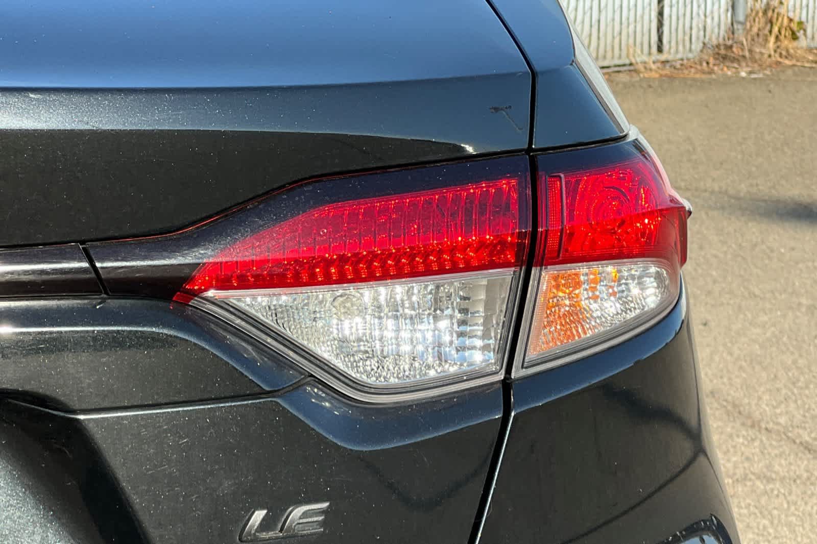 Used 2020 Toyota Corolla LE FWD image 21