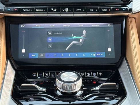 Used 2022 Jeep Grand Wagoneer Series III AWD/4WD image 16