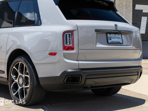 Used 2022 Rolls-Royce Cullinan Black Badge w/ Dark Exterior Package AWD/4WD image 12