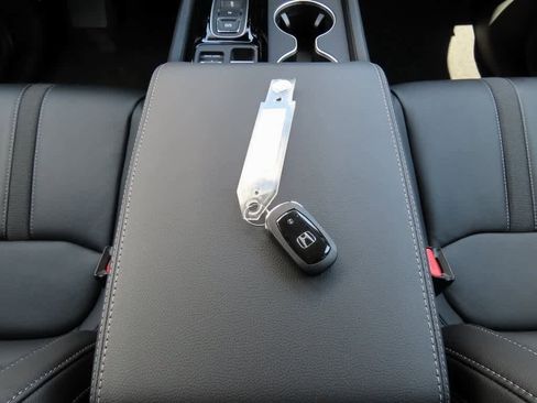 New 2025 Honda Pilot Touring image 26