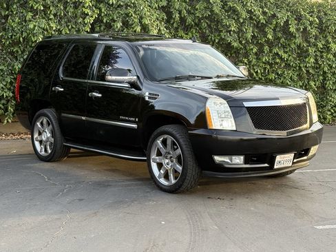 Used 2007 Cadillac Escalade AWD w/ Information Package image 3