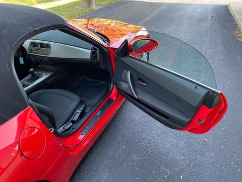 Used 2004 BMW Z4 2.5i image 25