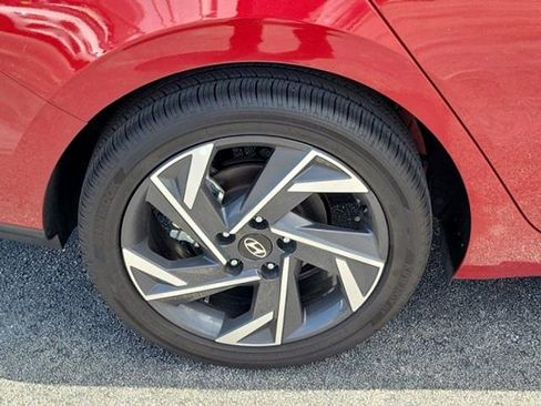 Used 2025 Hyundai Elantra SEL FWD image 9