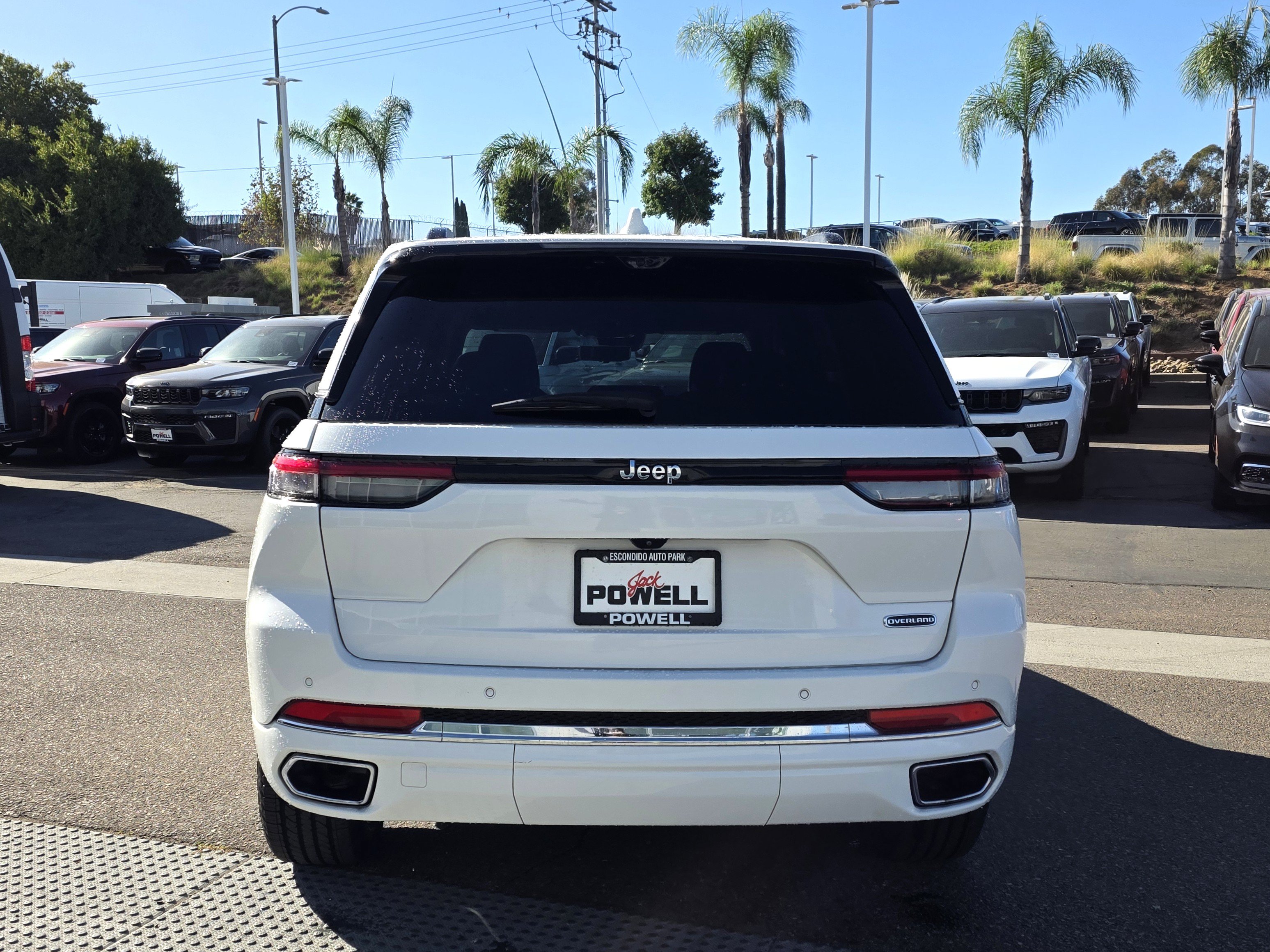Used 2023 Jeep Grand Cherokee Overland w/ Luxury Tech Group IV RWD image 4
