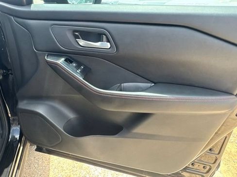 Used 2025 Nissan Rogue SV AWD/4WD image 17
