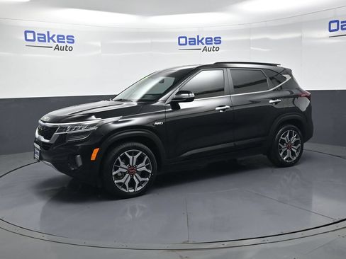 Certified 2022 Kia Seltos SX w/ Sunroof Package AWD/4WD image 5