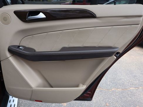 Used 2015 Mercedes-Benz GL 320 BlueTEC 4MATIC w/ Premium I Package image 24