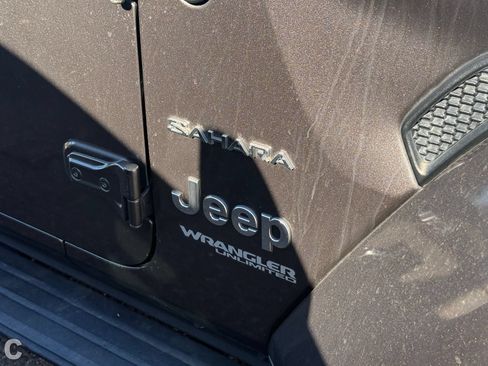 Used 2019 Jeep Wrangler Unlimited Sahara AWD/4WD image 7