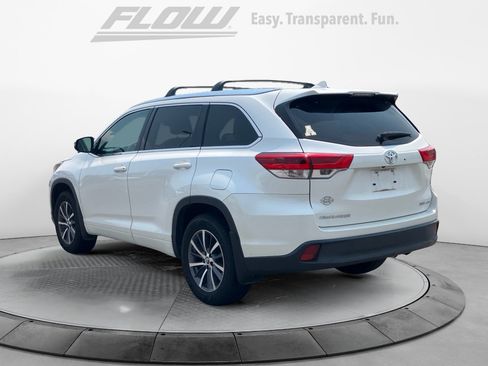 Used 2018 Toyota Highlander XLE AWD/4WD image 6