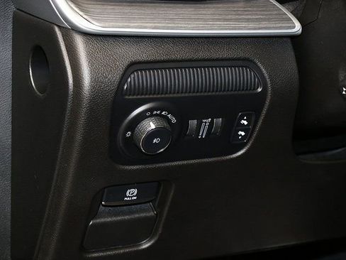 Used 2023 Jeep Wagoneer L Series III w/ Preferred Equipment Group image 27