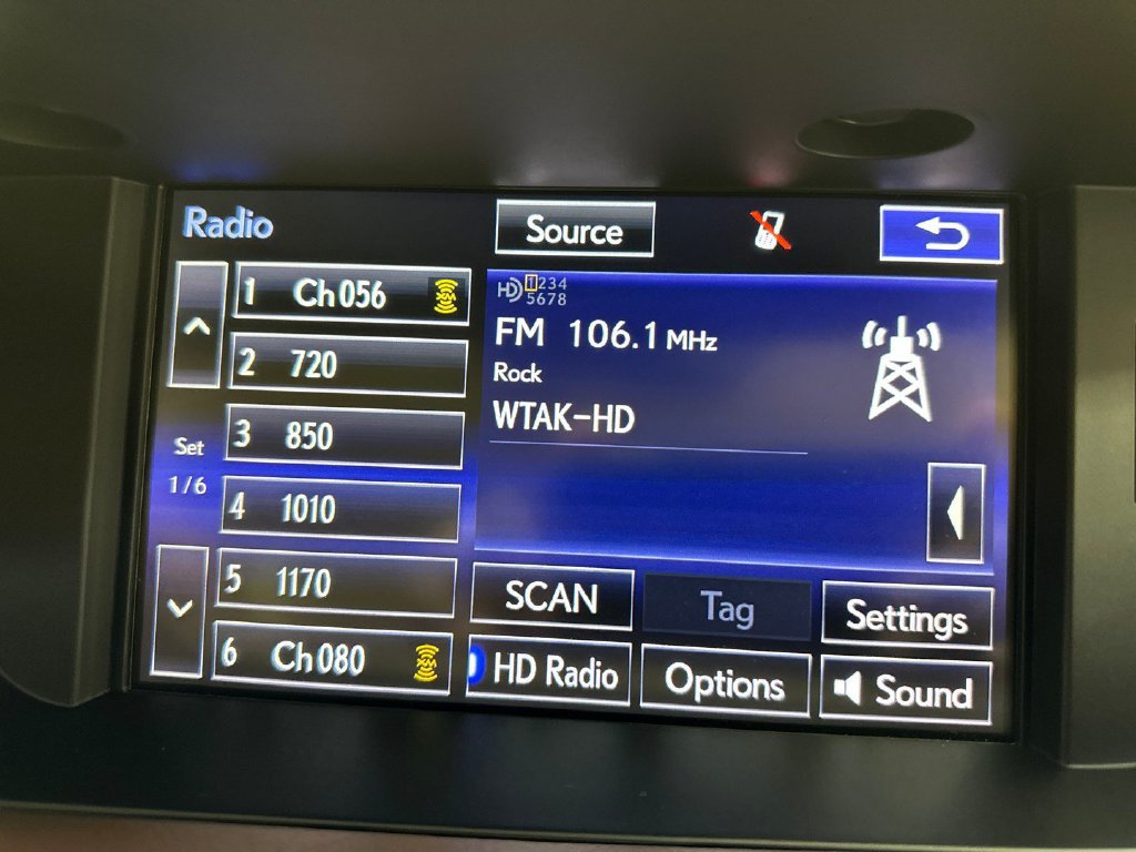 Used 2016 Lexus ES 300h w/ Luxury Package w/Wood Trim FWD image 20