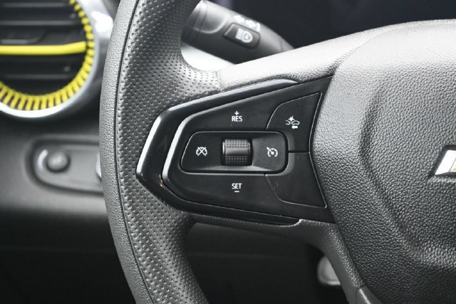 Used 2025 Chevrolet Trax LT FWD image 16