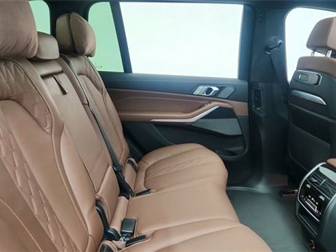 Used 2025 BMW X7 M60i image 25