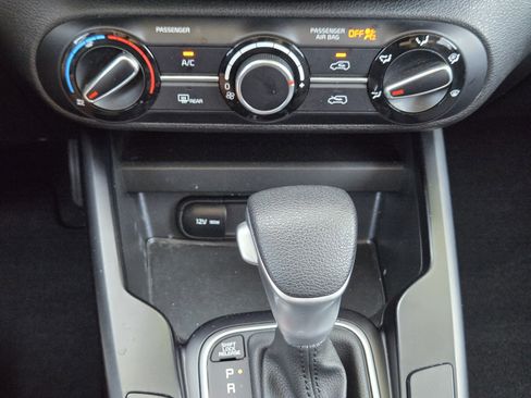 Used 2025 Kia Soul LX w/ LX Technology Package FWD image 20