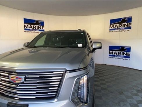 Used 2025 Cadillac Escalade Premium Luxury Platinum image 5