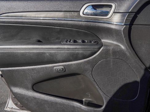 Used 2021 Jeep Grand Cherokee Limited w/ Trailer Tow Group IV image 21