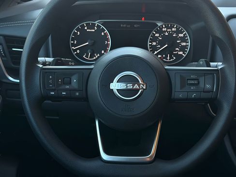 Used 2023 Nissan Rogue S image 31