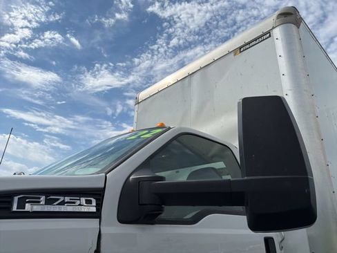 Used 2022 Ford F750 2WD Regular Cab Super Duty image 16