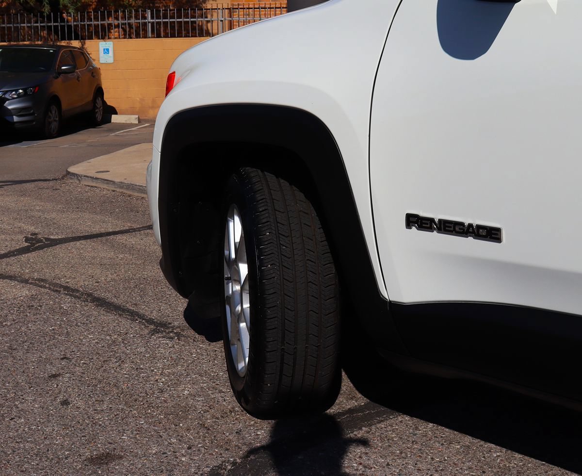 Used 2020 Jeep Renegade Latitude w/ Popular Equipment Group FWD image 6