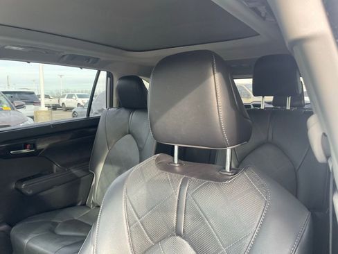 Used 2021 Toyota Highlander Platinum image 22