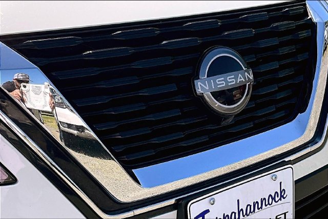 Used 2023 Nissan Rogue S AWD/4WD image 29