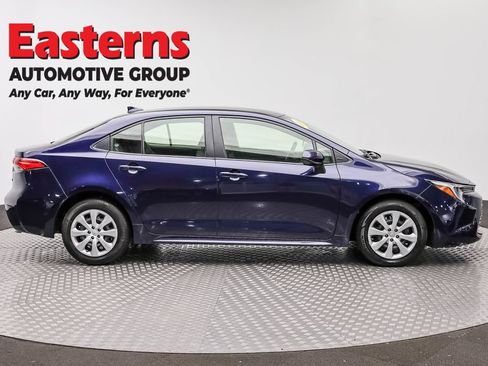 Used 2023 Toyota Corolla LE w/ Carpet Mat Package (TMS) FWD image 4
