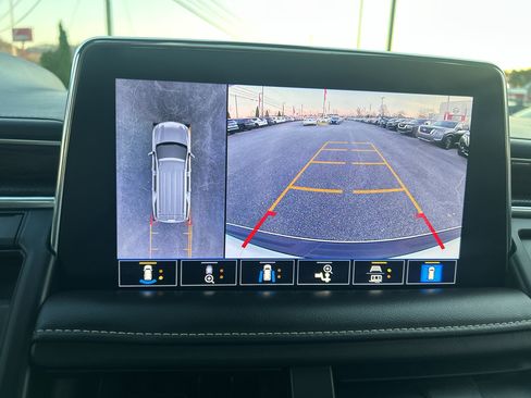 Used 2021 Chevrolet Tahoe Premier w/ Premium Package image 28