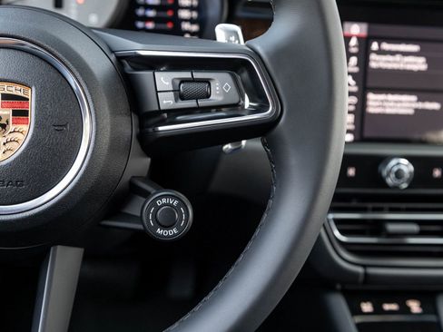 Certified 2026 Porsche Macan S image 16