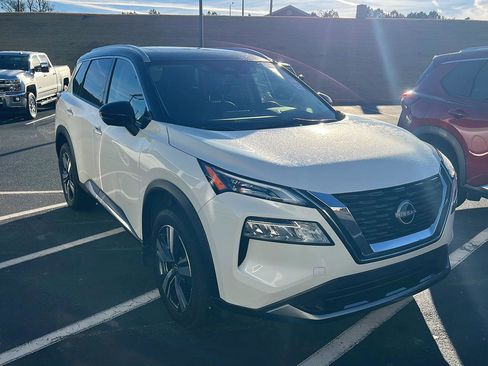 Used 2023 Nissan Rogue SL image 6