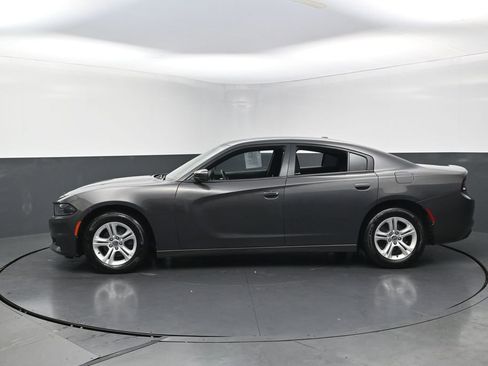 Used 2018 Dodge Charger SXT image 11