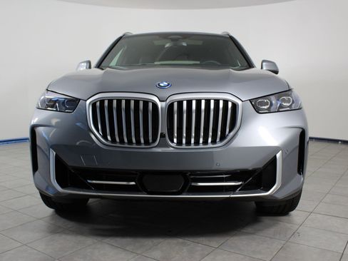 New 2026 BMW X5 xDrive50e image 6