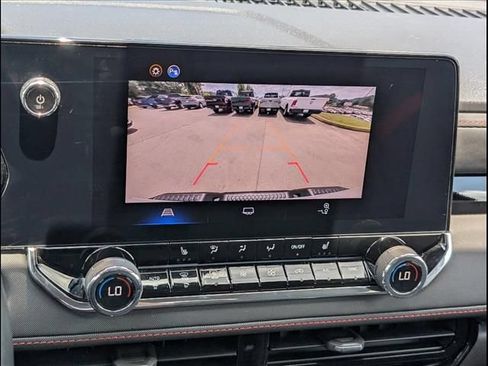 Used 2025 Chevrolet Colorado Z71 AWD/4WD image 12