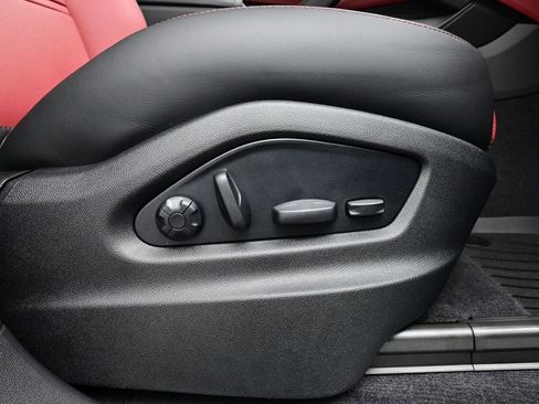 Certified 2025 Porsche Cayenne AWD/4WD image 16
