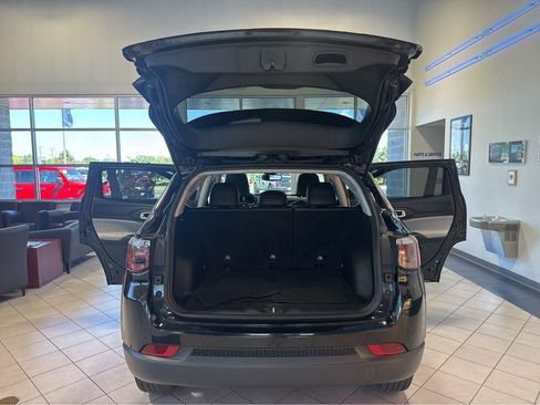 Used 2022 Jeep Compass Latitude AWD/4WD image 13