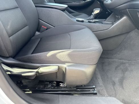 Used 2024 Chevrolet Malibu LT image 12